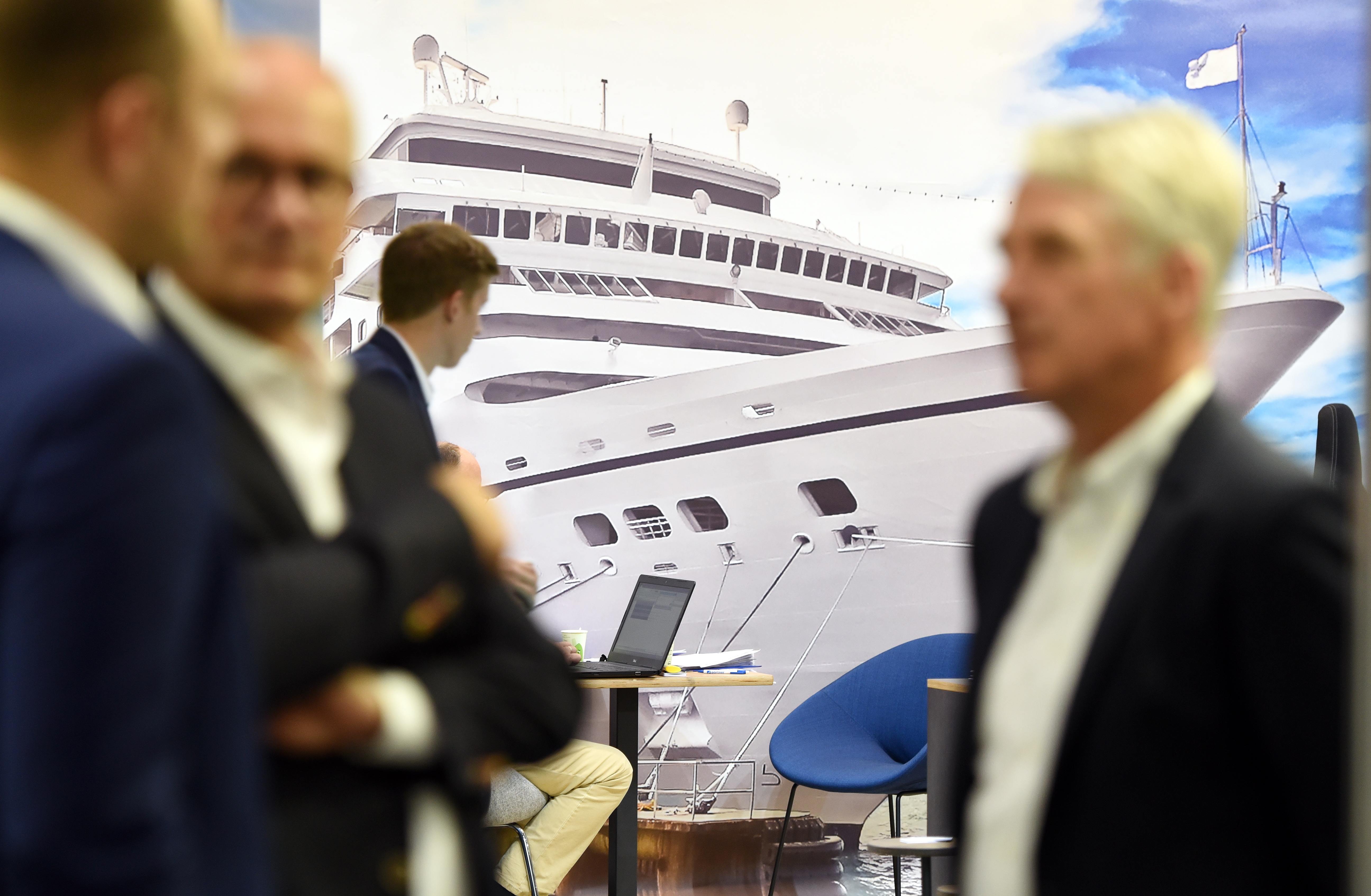 Cruise industry deciding persons chatting